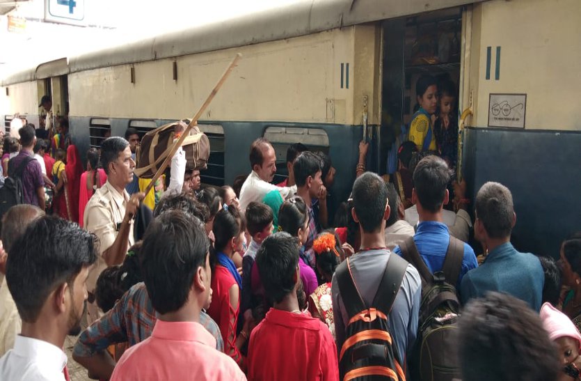 Passengers risking their lives to get space in trains