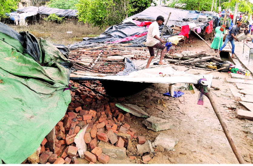 कैथून बाढ़ : भूख से जंग लड़ रहा 900 से ज्यादा परिवार, दो वक्त की रोटी का इंतजाम भी मुश्किल, हर तरफ बर्बादी के निशां