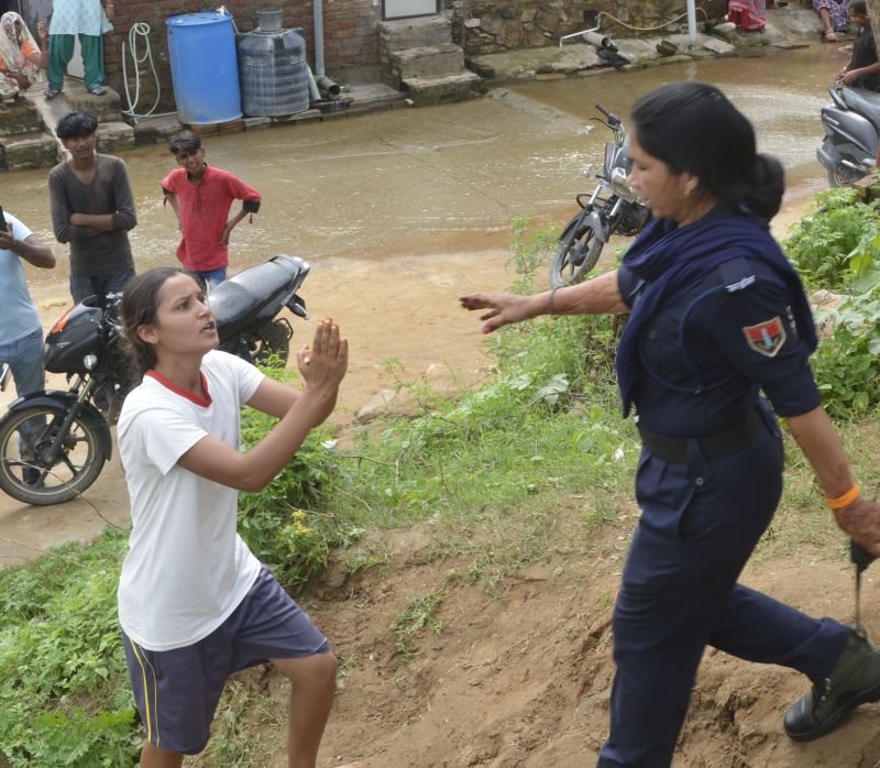 saahab moree mat khulavao, varna ham barbaad ho jaenge