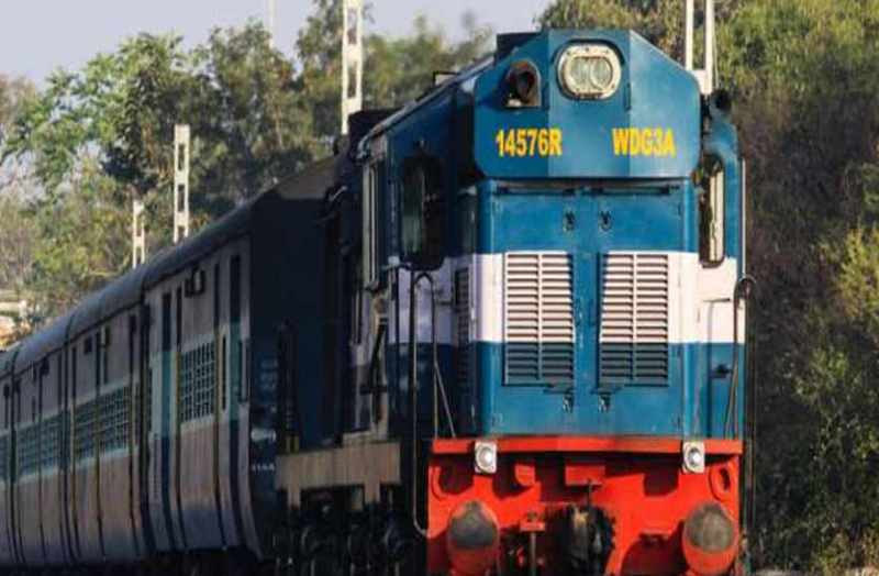 Stop the train in bhilwara