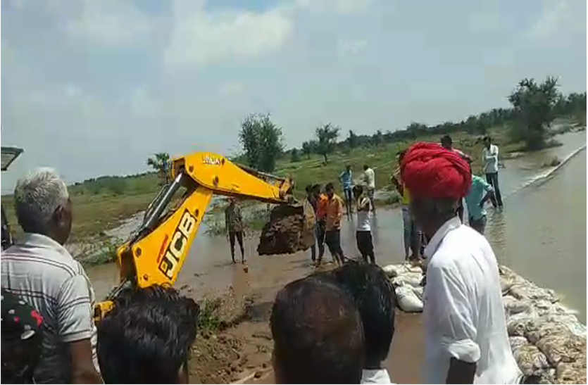 Fury due to breaking of sheet of Arvad dam in Bhilwara