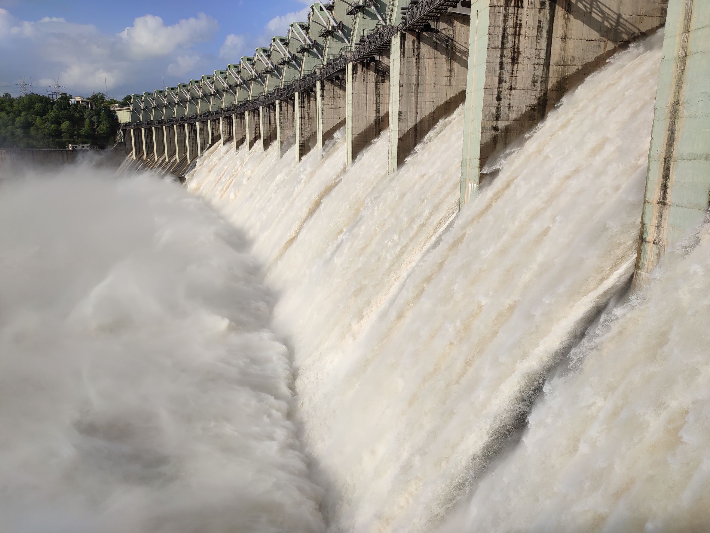 12 gates of Indirasagar dam and 13 gates of Omkareshwar dam were opened  