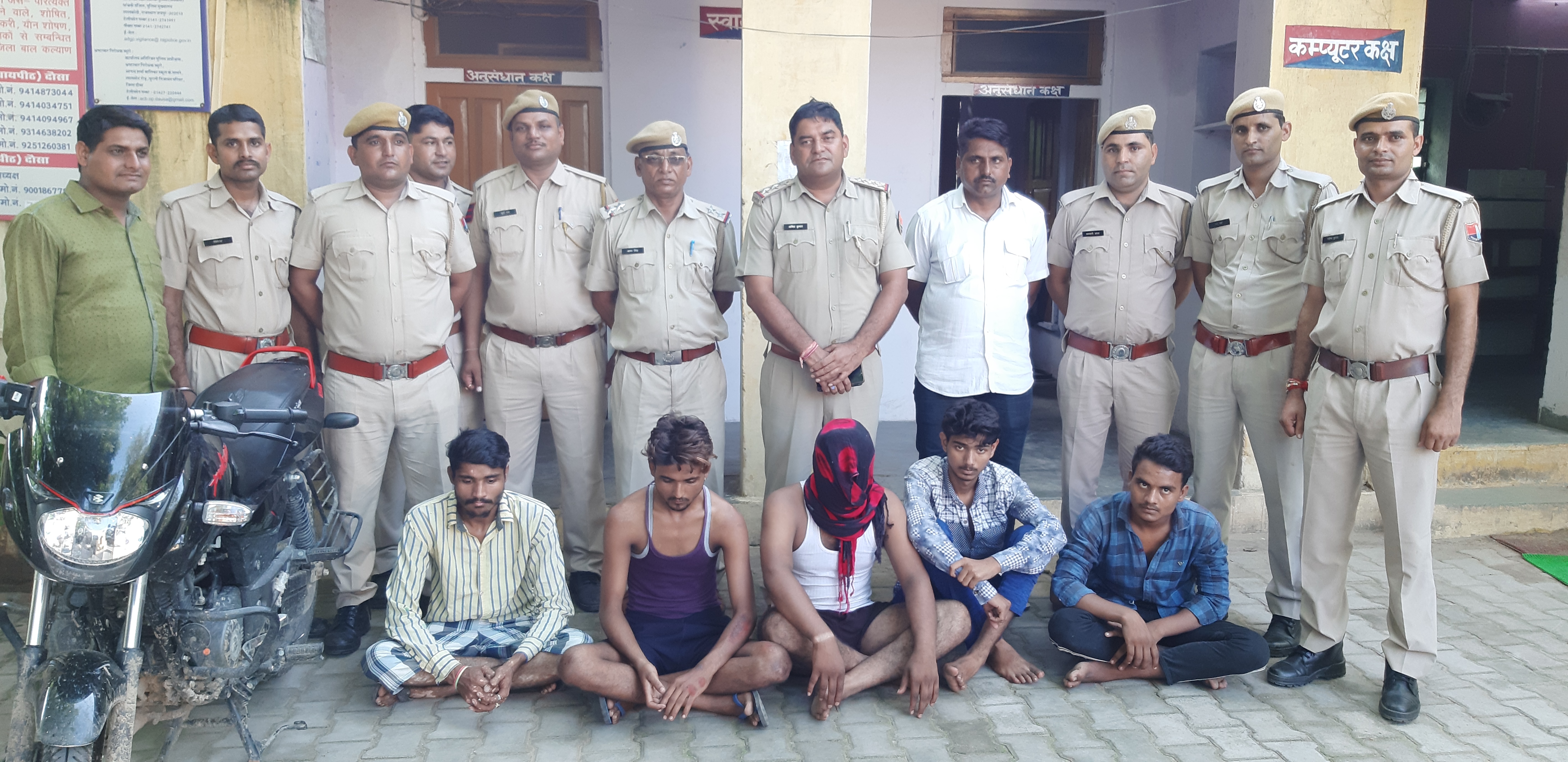Five accused arrested in robbery of five lakhs from shopkeeper Learn t