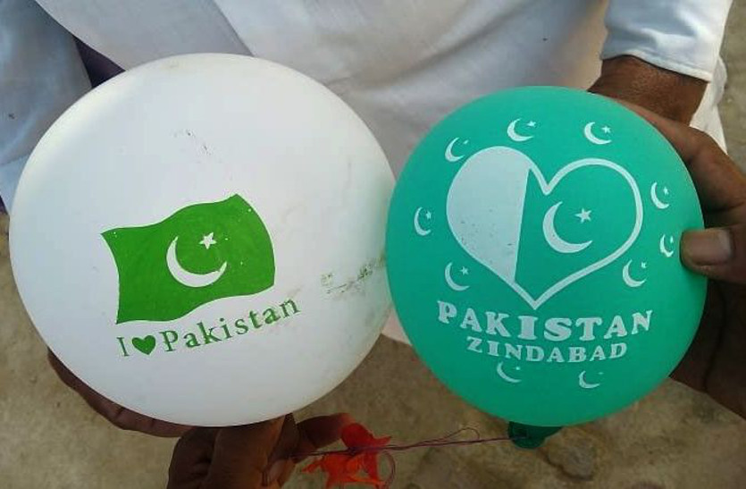 गांव लालेवाला के खेत में मिले पाकिस्तानी गुब्बारे