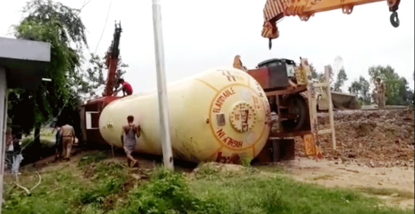 LPG tanker crashed in NH 28 Ayodhya
