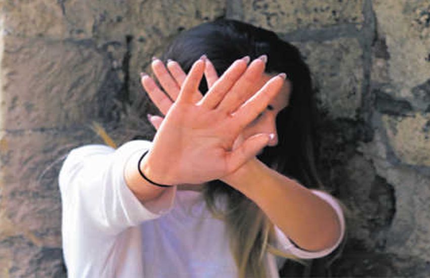 अश्लील हरकत से डरकर डॉक्टर युवती पहुंची मदद मांगने, फिर बदमाशों पर पिल पड़े ऑटो चालक