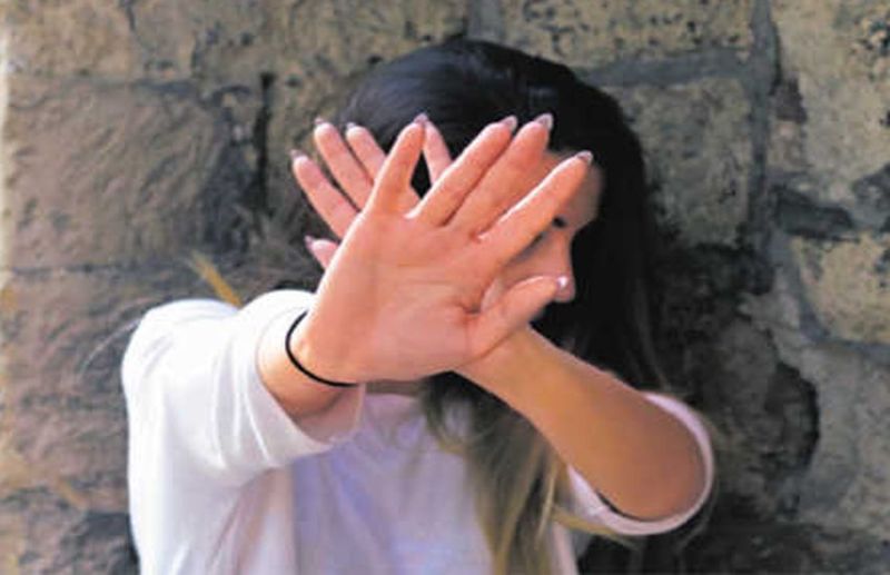 अश्लील हरकत से डरकर डॉक्टर युवती पहुंची मदद मांगने, फिर बदमाशों पर पिल पड़े ऑटो चालक