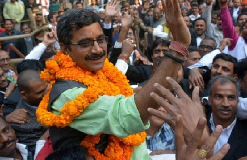 Minister Dr Neelkanth Tiwari