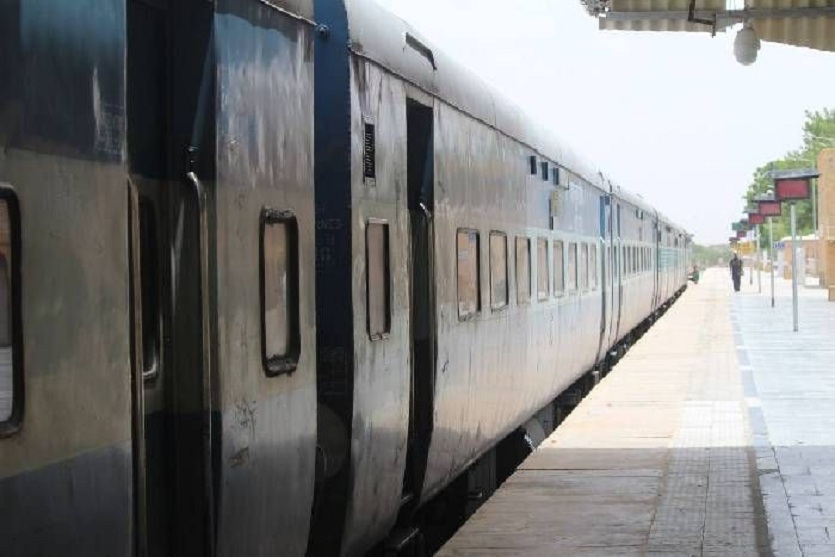 Death of a man cut by train in jaisalmer