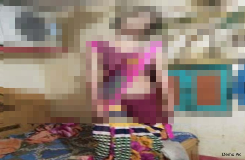 कमरे में फांसी के फंदे पर झूलती मिली विवाहिता, कान में लगा हुआ था इयरफोन