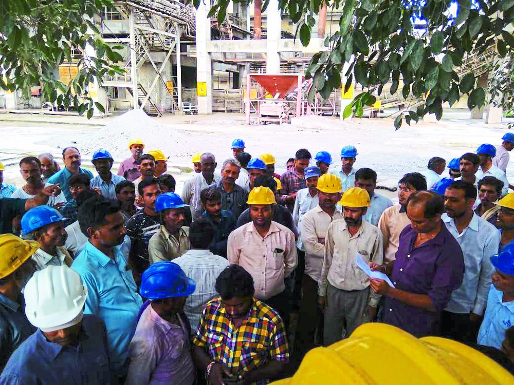 JP Bhilai Cement Ruckus in satna Jaypee Bhilai Cement Babupur news