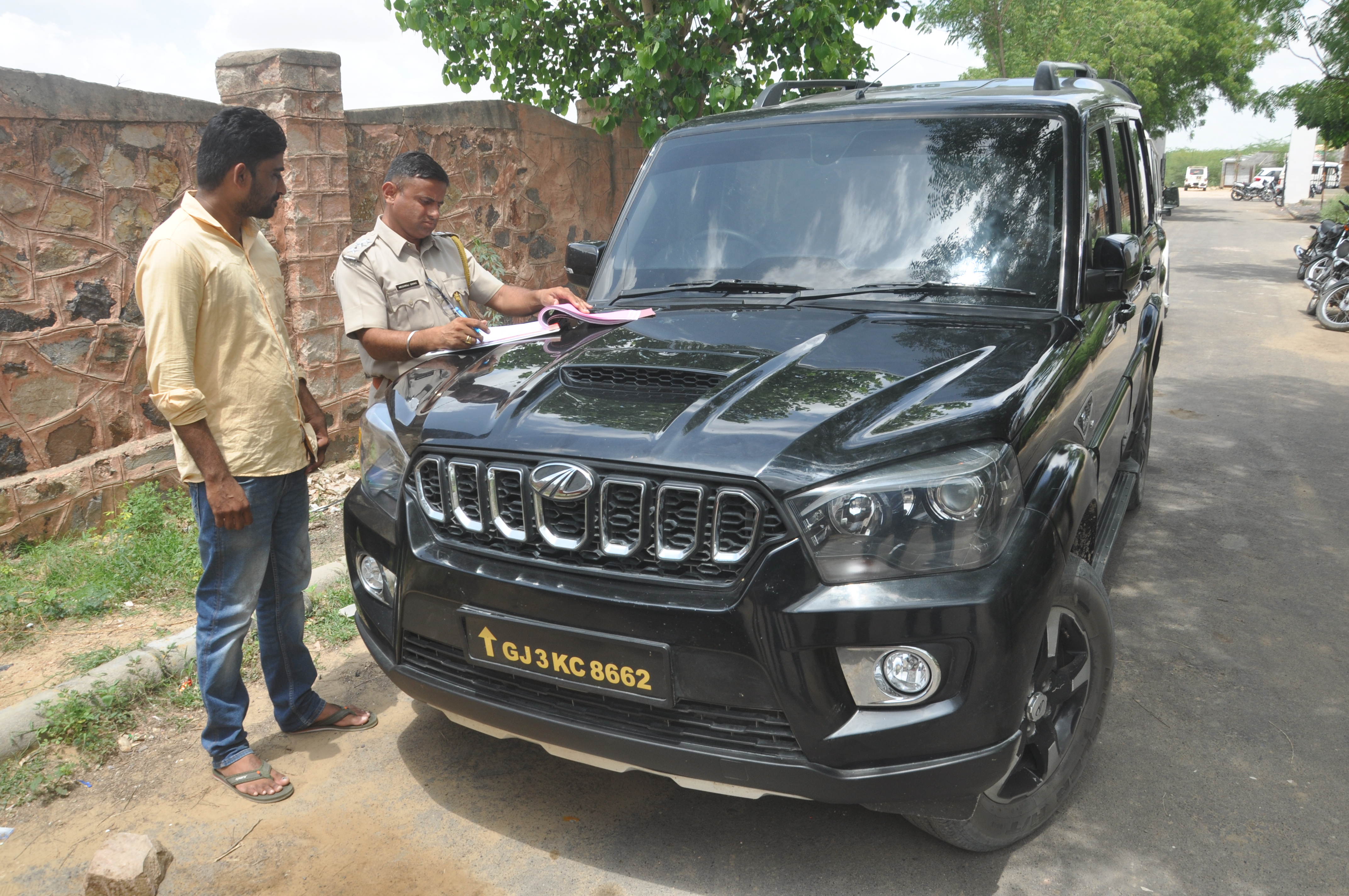 One arrested for putting army mark on number plate