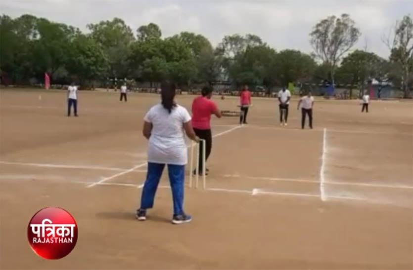 video: विश्वास टीम ने गरिमा टीम को आठ विकेट से हरा मैच जीता