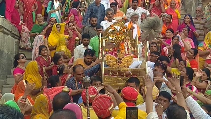 Watch : भगवान मिलन में खूब बही आध्यात्म की गंगा