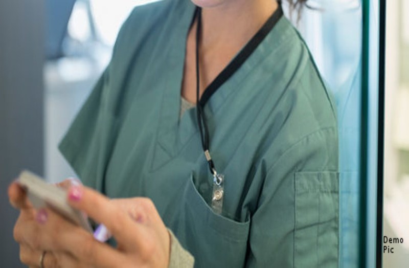 इस डिस्पेंसरी में काम करने वाली एक नर्स से डरते हैं डॉक्टर व स्टॉफ, बना लेती है ये वीडियो, फिर देती है धमकी, पढि़ए पूरी खबर...