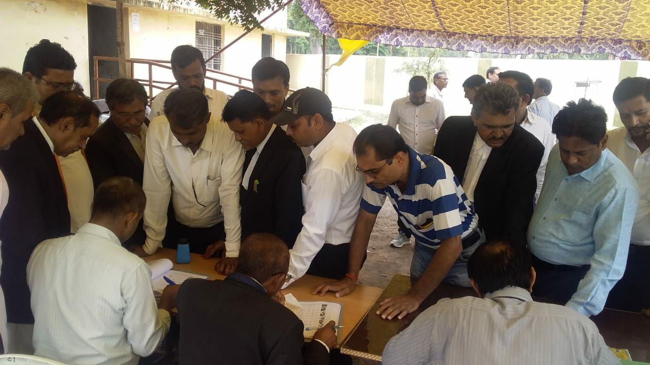 District Lawyers Association Election: 20 percent voting till noon
