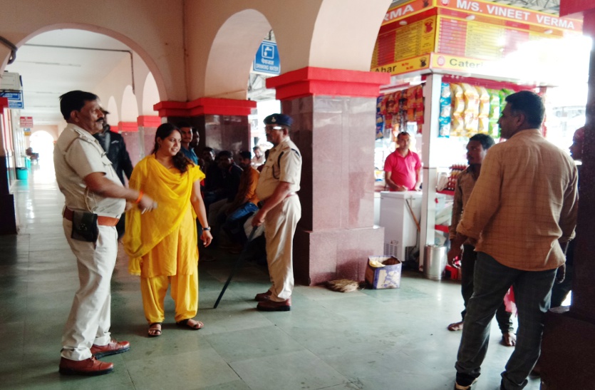 Search for terrorists in railway station katni