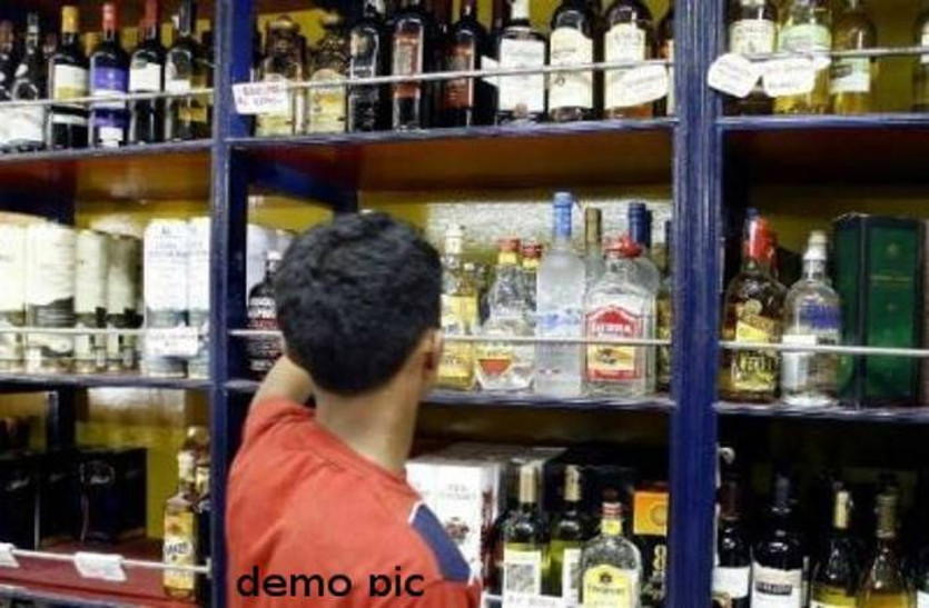 शराब की ज्यादा कीमत वसूली को लेकर सख्ती के मूड में प्रशासन, 173 दुकानों पर कार्रवाई