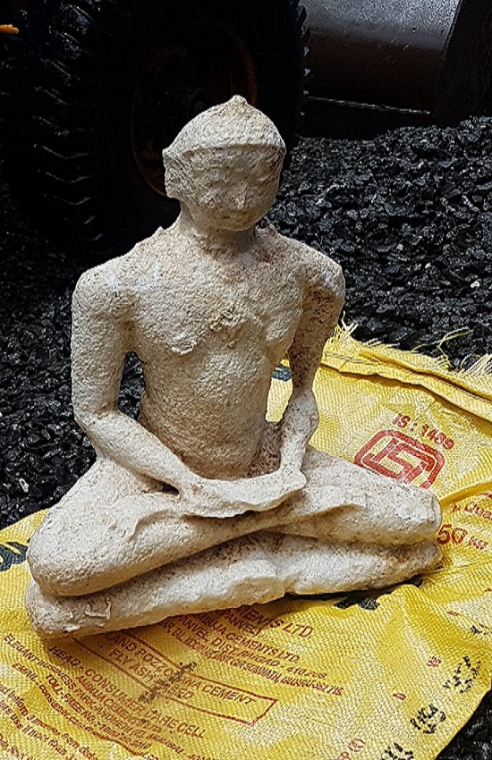Mumbai News : खुदाई में मिली भगवान महावीर की प्राचीन मूर्ति