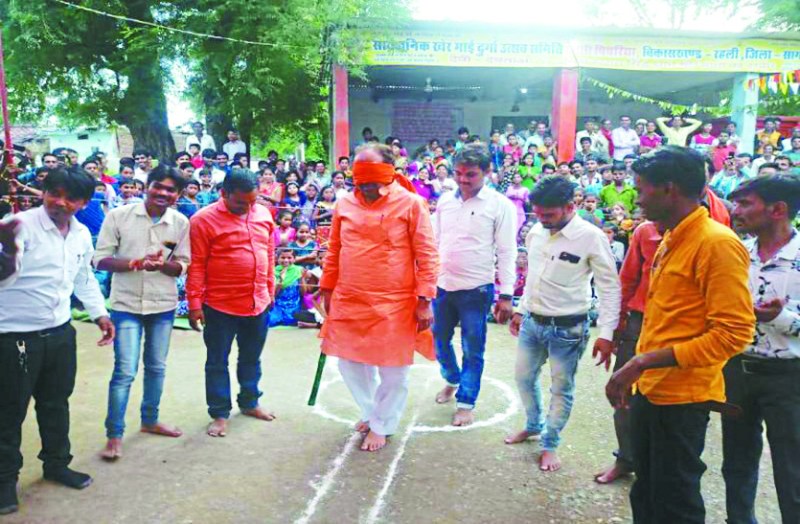 Gopal went to cover his eyes blindfolded and became foul