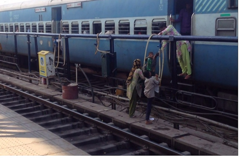 Jaipur Railway Station : रेलवे टिकट चैकिंग अभियान में 4 लाख 23 हजार की आय