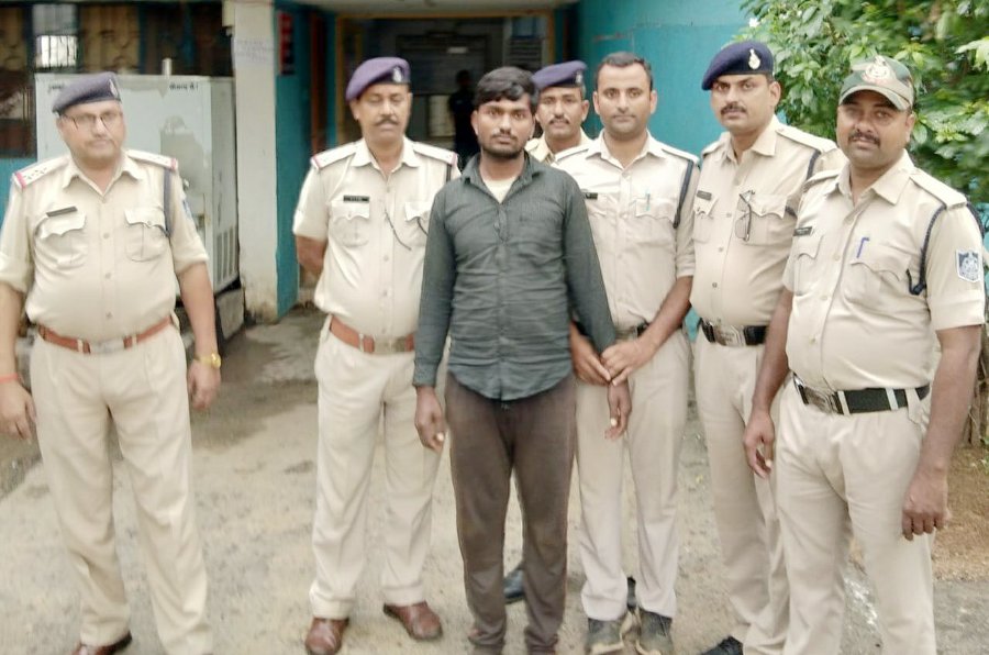 Singrauli police apprehended accused of selling cannabis