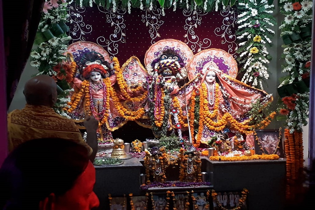 वाराणसी के इस्कॉन मंदिर में श्री कृष्ण जन्मोत्सव