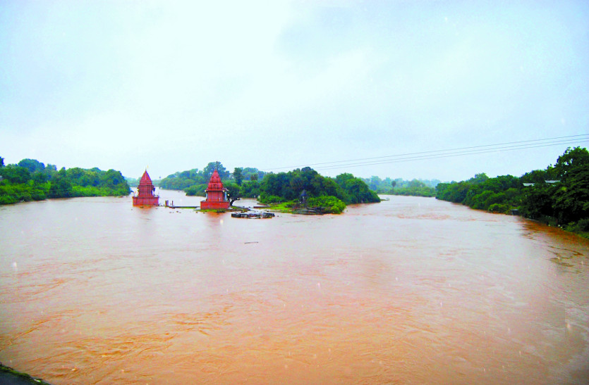 Heavy rain in Vidisha, Sanjay Sagar Dam and Baghru Dam's gates open, death of a young man