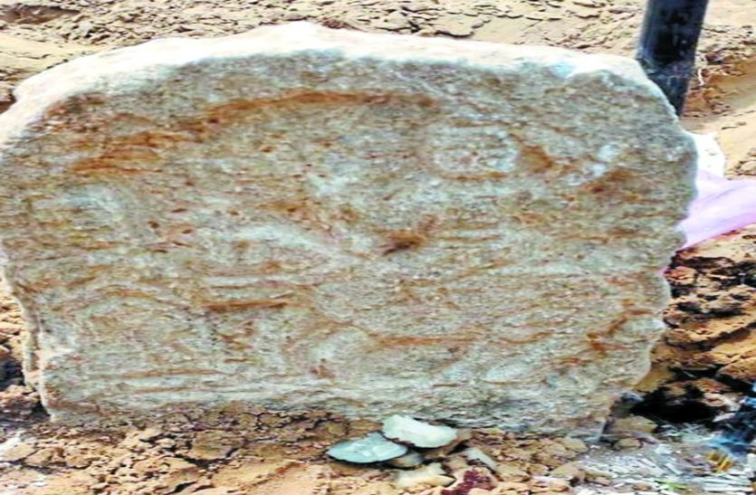 श्मशान भूमि की खुदाई मेें मिली 150 साल पुरानी रामदेवजी की मूर्ति