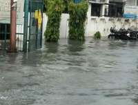 बारिश के बाद जलभराव,  वाहनों का हुआ ये हाल, देखें वीडियो