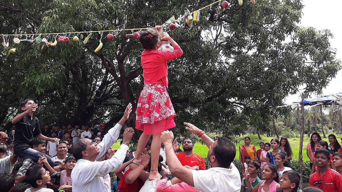 मनाया दही हांडी उत्सव, गोविंदाओं ने फोड़ी मटकी