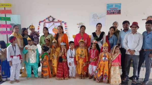 नन्हे मुन्ने में दिखाई पड़ी कान्हा की छवि