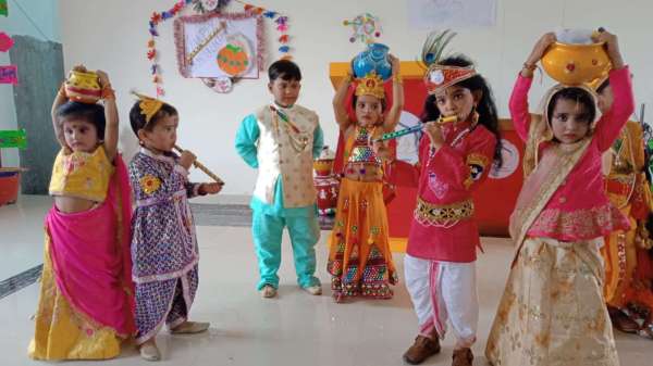 और कान्हा की बांसुरी बजी