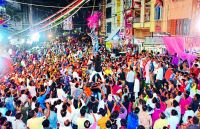 KRISHNA JANMASHTMI : मां यशोदा की गोद में इठलाते रहे कान्हा, भक्त गाते रहे गोविंदा आला रे...