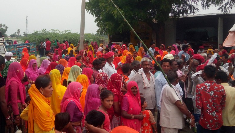 ध्वज पताका के साथ रवाना हुई पदयात्रा ,जगह-जगह ग्रामीणों ने यात्रियों को करायाअल्पहार