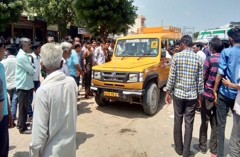 People furious with the attempt to drive the school bus out after accident