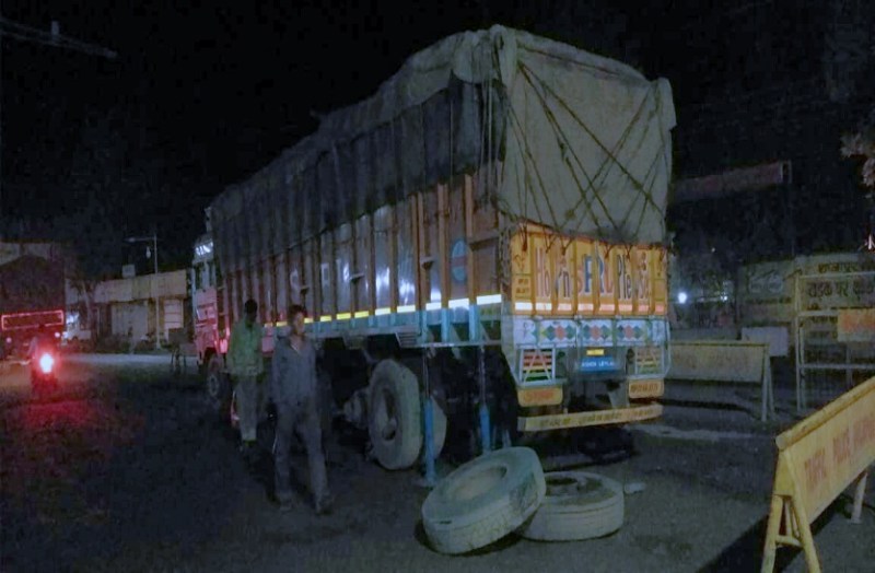 हाइवे पर गाडिय़ों का हो रहा ऐसा बुरा हाल