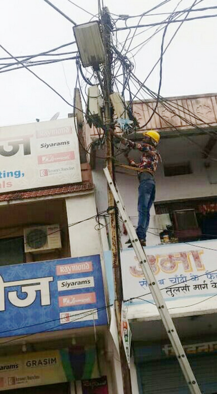 Singrauli's electric staff cut off connection