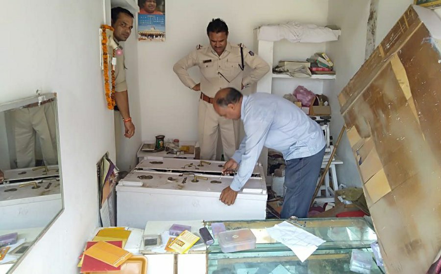 Theft in a jewelery shop in Vindhyanagar, Singrauli