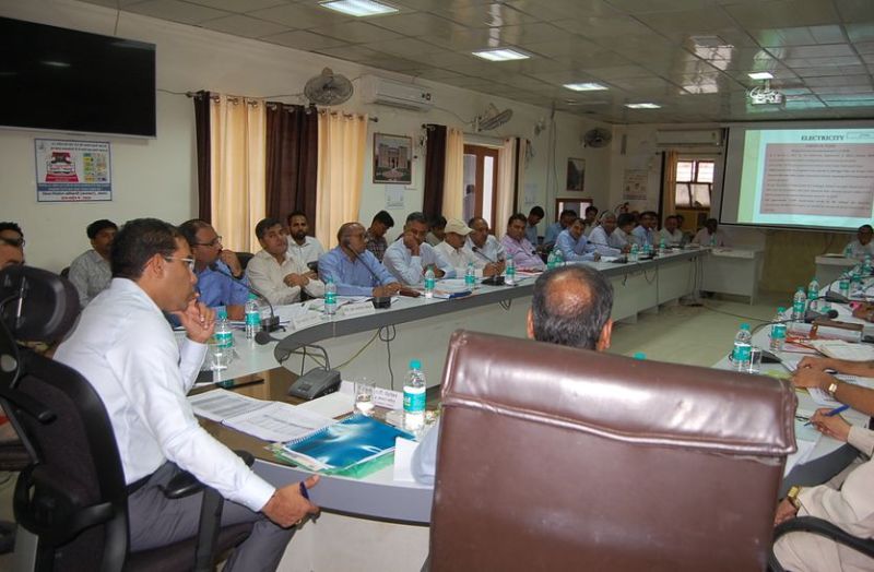 डिस्कॉम की सौभाग्य योजना: समय गुजर गया और पूरा नहीं हुआ लक्ष्य