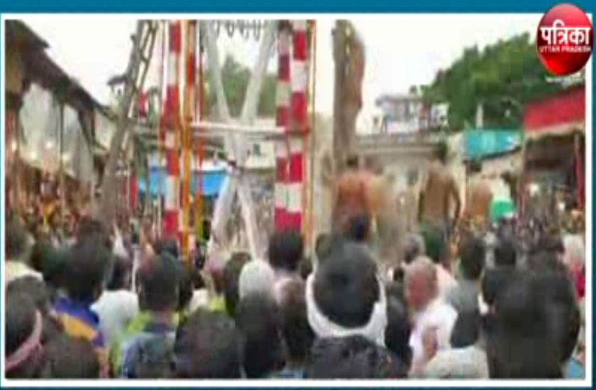 भगवान श्रीकृष्ण के जन्मोत्सव के बाद आयोजित हुआ लट्ठ का मेला, देखें वीडियो