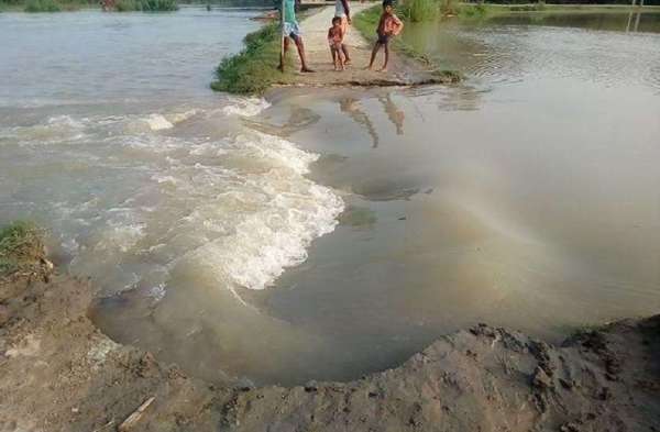 तेज बारिश से आई बाढ़