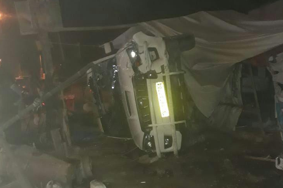SUV overturned and rashed into house in jodhpur