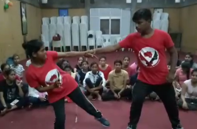 सेल्फ डिफेन्स ट्रेनिंग : सिर्फ एक ही वार में घायल हो जायेगा आपका दुश्मन