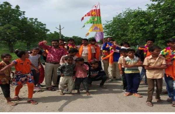 बाबा रामदेव के जयकारों से वातावरण गूंज उठा