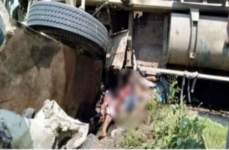 यूपी के शाहजहांपुर में भीषण सड़क हादसा, बेकाबू ट्रक ने टेंपो और मैजिक को रौंदा, 16 की मौत