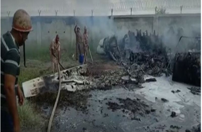 हाईटेंशन लाइन में उलझकर प्राइवेट जेट प्लेन हुआ क्रेश, सभी सवार सुरक्षित