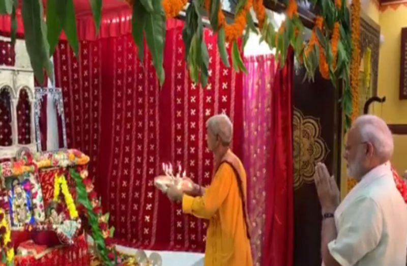 बहरीन के मंदिर में यूपी के इस शहर के पुजारी ने कराई पीएम मोदी को पूजा, सामने आई दिलचस्प जानकारी