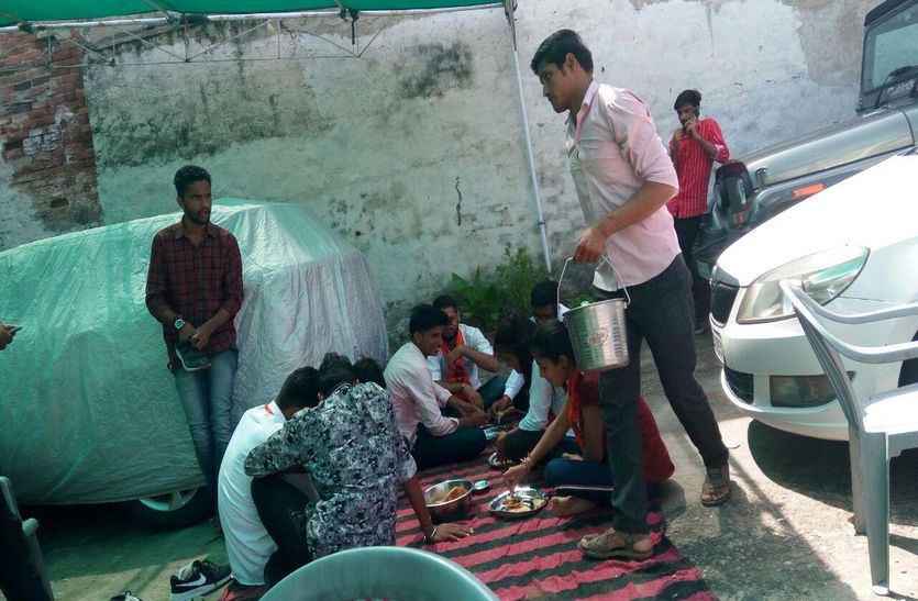 students expances in election