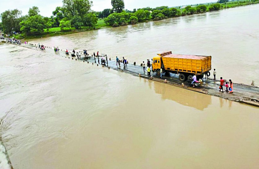 heavy danger zone in sindh bridge latest news in hindi 